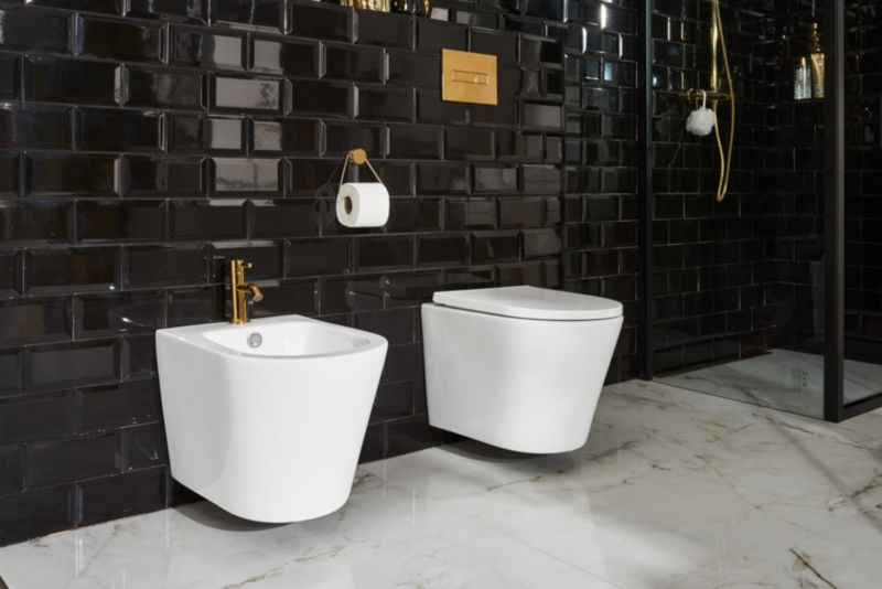 Miska WC wisząca Omnires Orlando bezkołnierzowa z deską wolnoopadającą z duroplastu