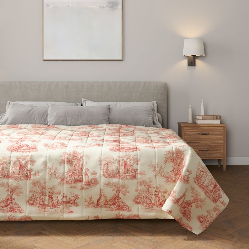 Narzuta pikowana w pasy Dekoria 100 x 160 cm scenki rodzajowe w kolorze czerwonym na tle ecru 1 szt.