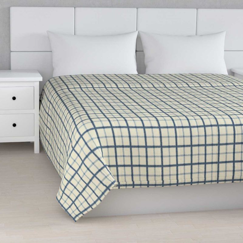 Narzuta pikowana w pasy Dekoria 260 x 210 cm niebieska kratka tle ecru 1 szt.