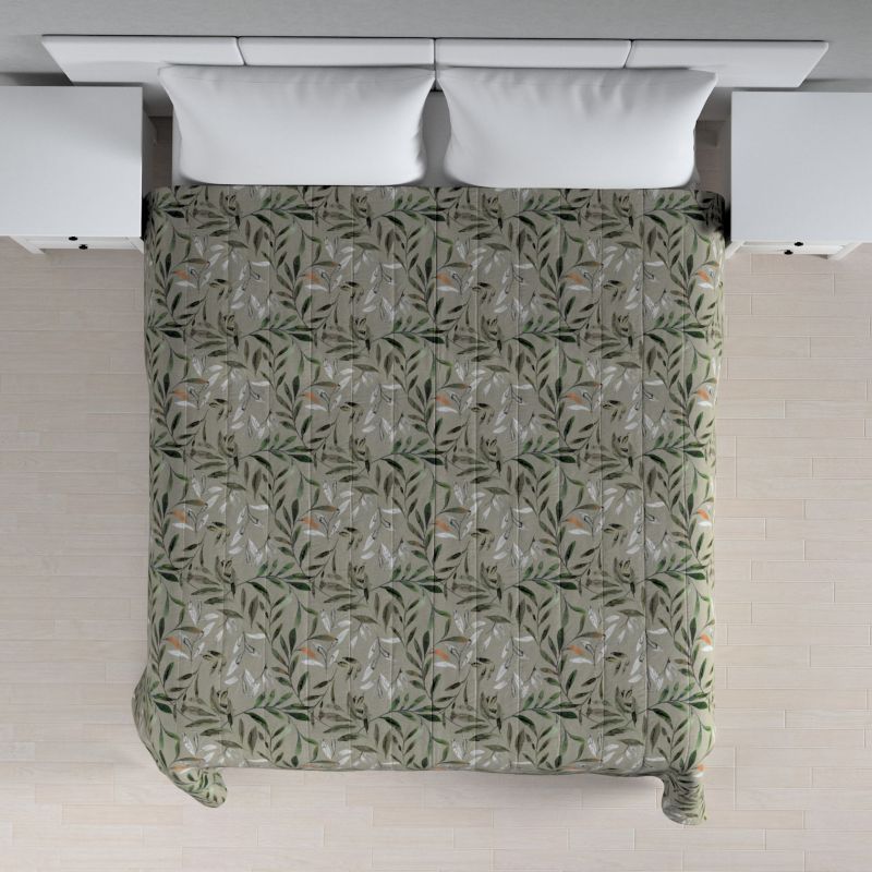 Narzuta pikowana w pasy Dekoria 260 x 210 cm zielone gałązki na szarym tle 1 szt.