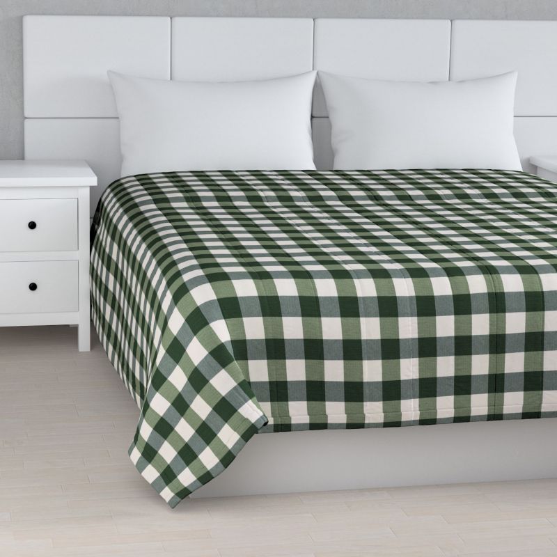 Narzuta pikowana w pasy Dekoria 260 x 210 cm zielono-biała krata (5,5x5,5cm) 1 szt.