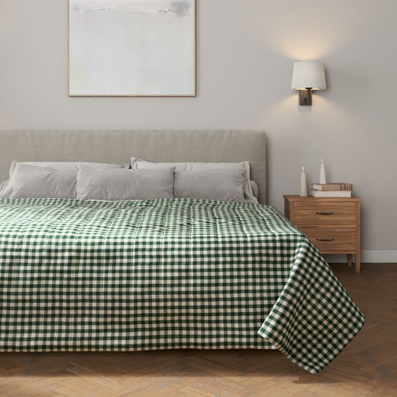 Narzuta pikowana w pasy Dekoria 260 x 210 cm zielono-biała kratka (1,5x1,5cm) 1 szt.