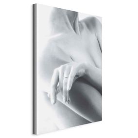 Obraz Artgeist Kobieca delikatność 80 x 120 cm płótno włoskie 1 szt