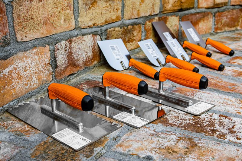 Paca z zębami NEO TOOLS 270 x 128 mm, ząb 10 x 10 x 10 mm, uchwyt dwumateriałowy 1 szt.