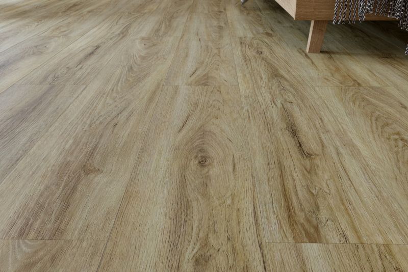 Panele podłogowe winylowe SPC Dąb Elite 5,0mm 1240mm x 182mm, V-fuga zagniatana - 2,257 m2 - 10szt.