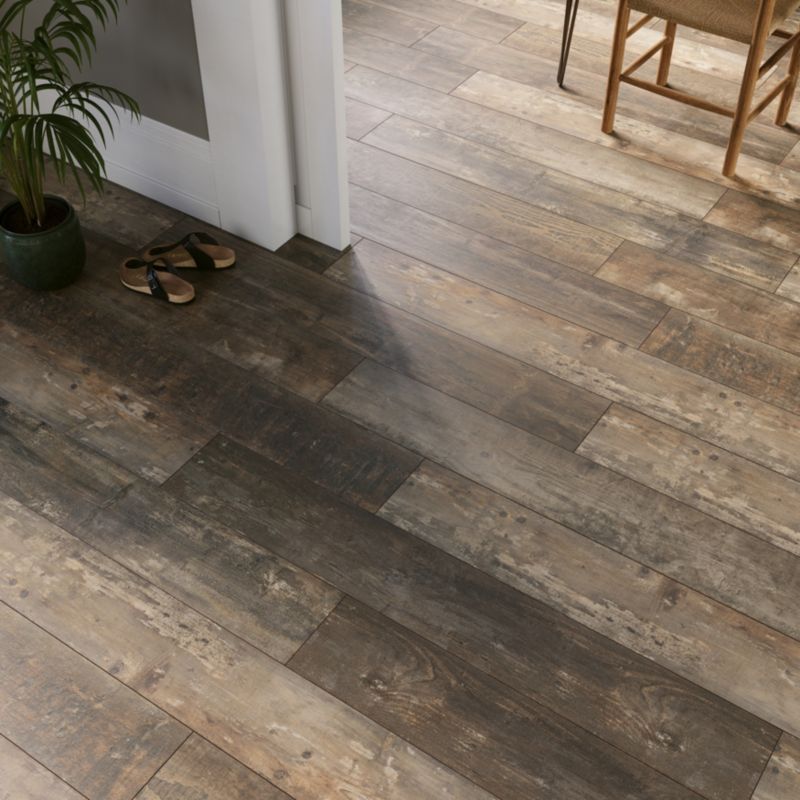 Panele podłogowe laminowane GoodHome Tipton AC4 Brown 1,99 m2