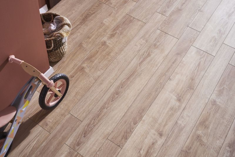 Panele podłogowe laminowane Weninger Dąb Valera AC6 1,651 m2