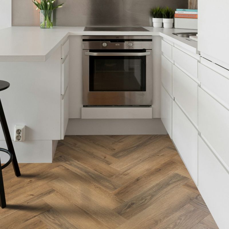 Panele winylowe MODULARI DRYBACK HERRINGBONE EUROPEAN OAK 26255, klejone do podłoża, do hoteli, do domów i apartamentów 3,57m2