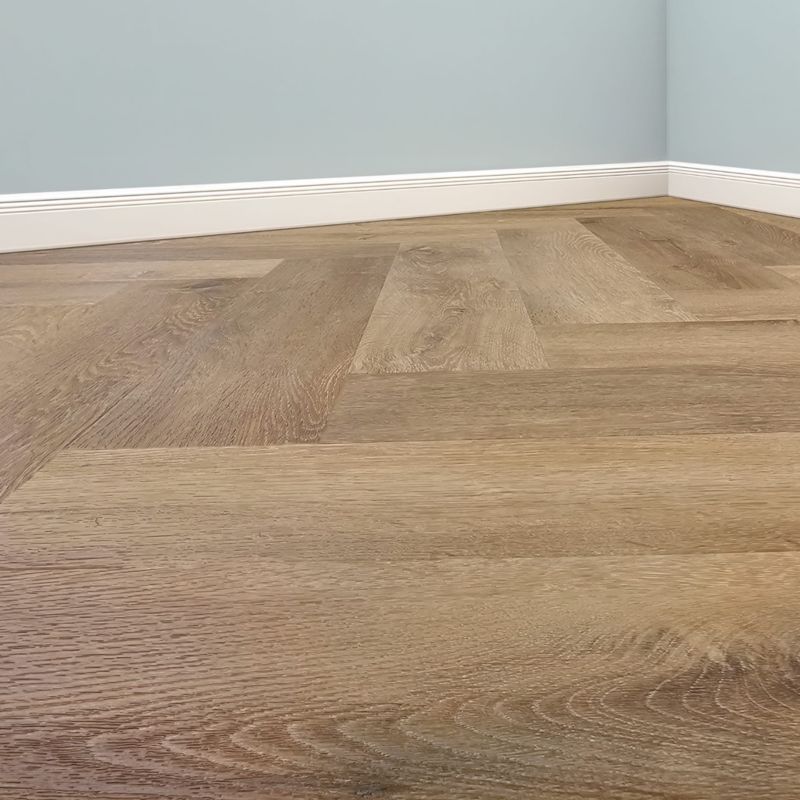 Panele winylowe MODULARI EIR AMBER OAK 94259 herringbone, dryback, klejone do podłoża, do hoteli, do domów i apartamentów 2,3m2
