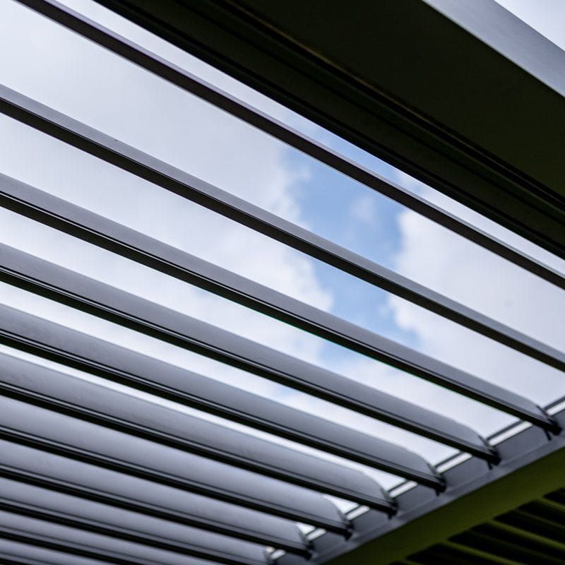 Pergola ogrodowa Mirpol 5.8m x 4m aluminiowa z manualnym otwieraniem dachu antracytowa 1 szt.