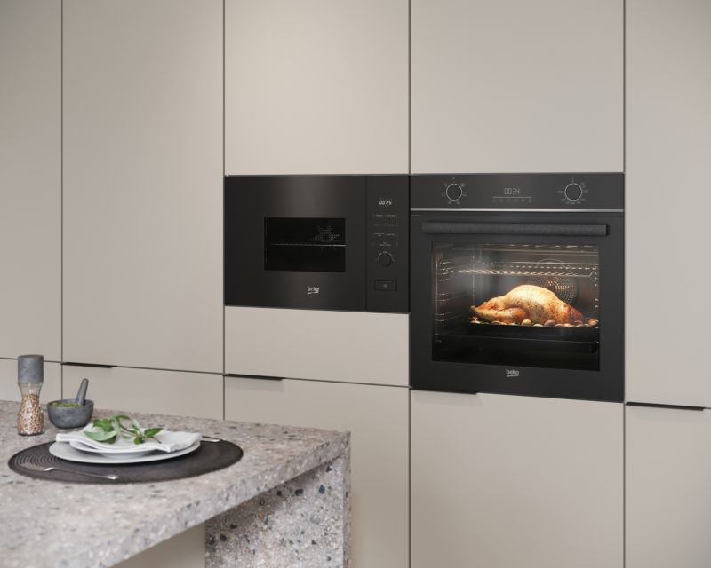 Piekarnik multifunkcyjny Beko BBIE17301BD czarny