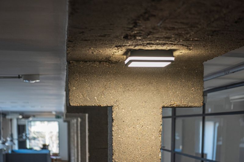 Plafon sufitowy nowoczesny Kanlux Beno biało-grafitowy LED 18W 3000K-4000K 1770lm łazienkowy IP65 wym: 5,7 x 22 x 22 cm - 1 szt.