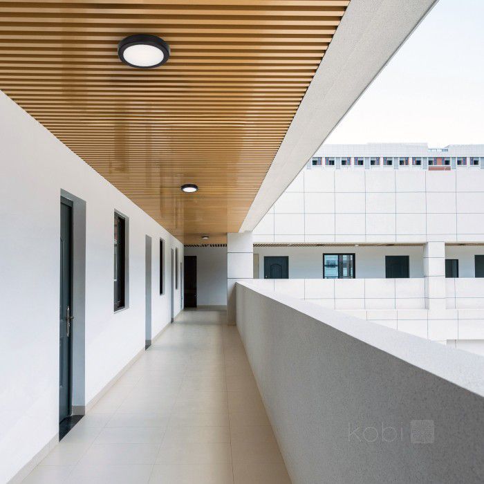 Plafon z czujnikiem ruchu LED 12W Kobi 3cct IP65 czarny 1szt.