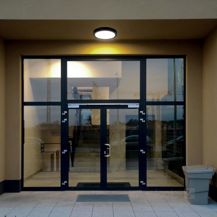 Plafon z czujnikiem ruchu LED 24W Kobi 3cct IP65 czarny 1szt.