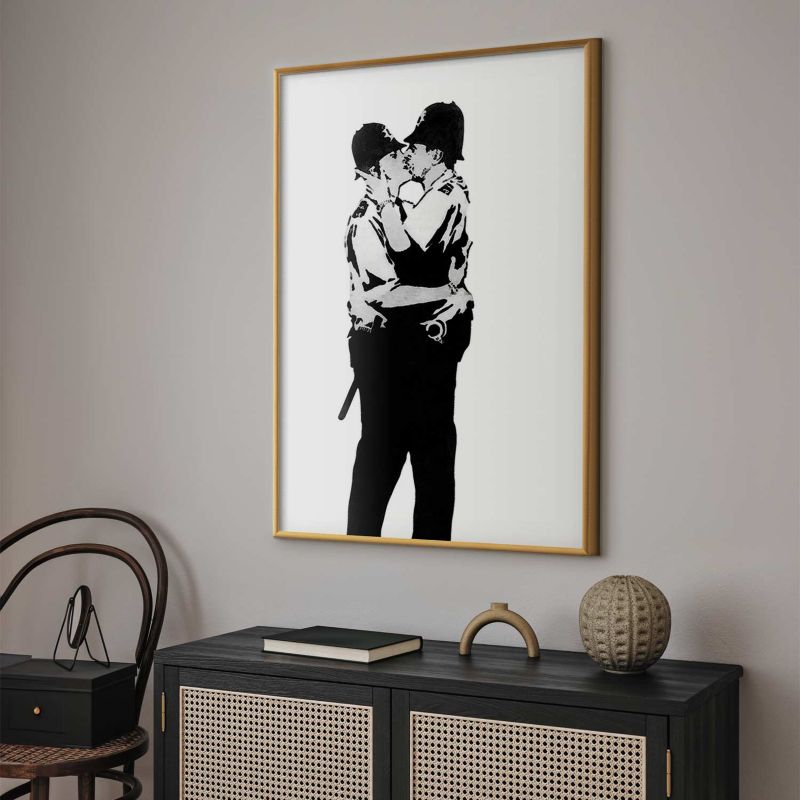 Plakat Artgeist Kissing Coppers 29,7x42 cm z ramą złotą 1 szt