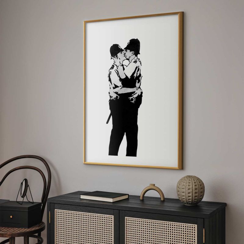 Plakat Artgeist Kissing Coppers 29,7x42 cm z ramą złotą 1 szt