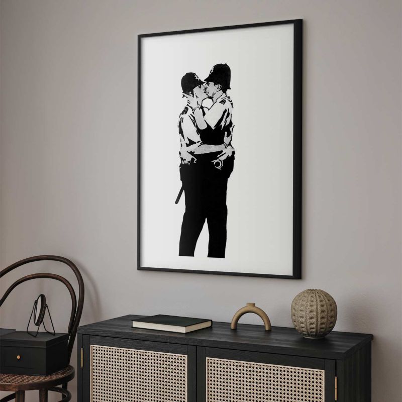 Plakat Artgeist Kissing Coppers 40x60 cm z ramą czarną 1 szt