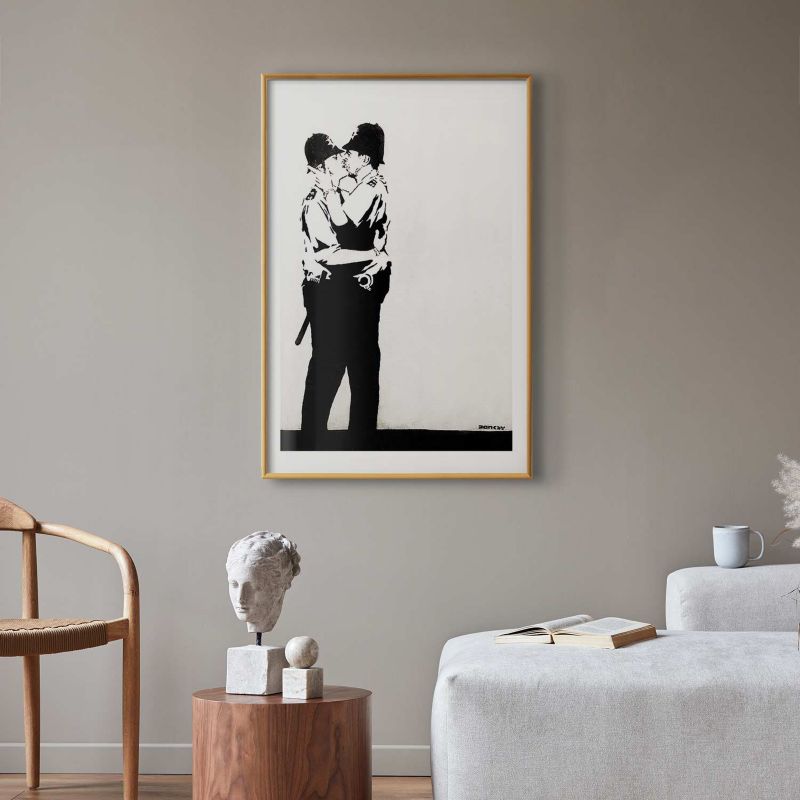 Plakat Artgeist Pocałunek policjantów 60x90 cm z ramą złotą 1 szt