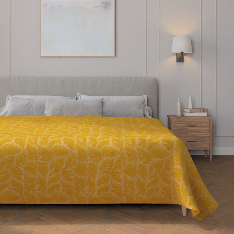 Pled narzuta 220x260cm Dekoria 220x260cm miodowe liście paproci na beżowym tle 1 szt.