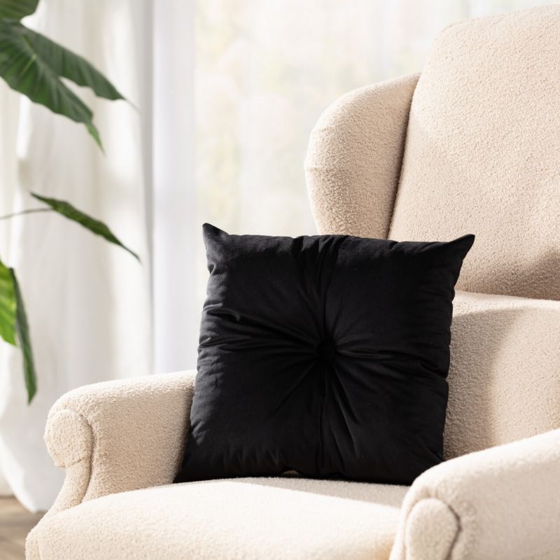 Poduszka kwadratowa Velvet z guzikiem Dekoria Velvet 37 x 37cm głęboka czerń 1 szt.