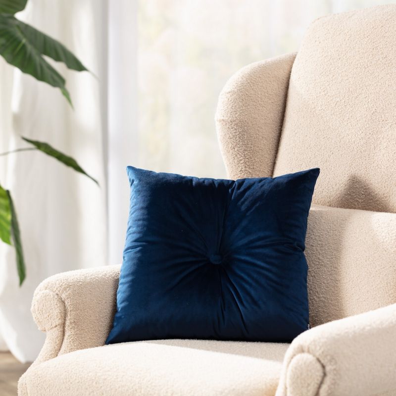 Poduszka kwadratowa Velvet z guzikiem Dekoria Velvet 37 x 37cm granat 1 szt.