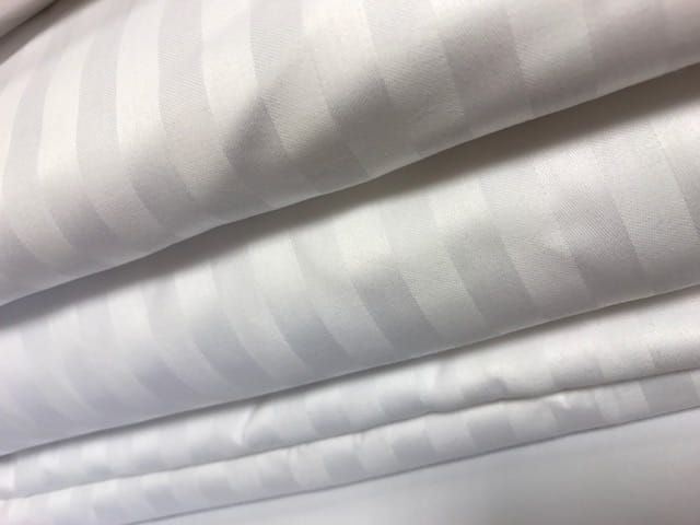 Poszewka adamaszek z bawełny 100% KAM-POL z ozdobnym paskiem 2 cm z zakładką 70x70 cm 1 szt.