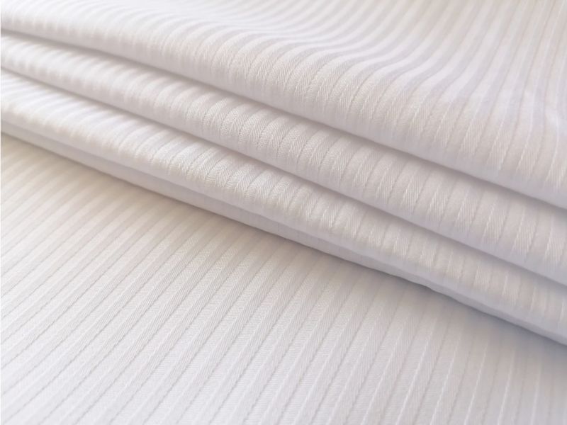 Poszewka adamaszek z bawełny 100% KAM-POL z ozdobnym paskiem 4 mm na zamek 70x70 cm 1 szt.