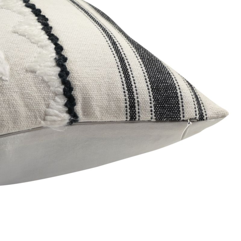Poszewka GoodHome Navajo 30 x 50 cm kremowo-czarna