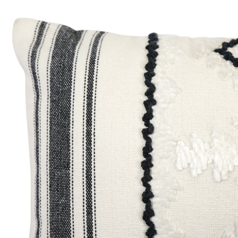 Poszewka GoodHome Navajo 30 x 50 cm kremowo-czarna