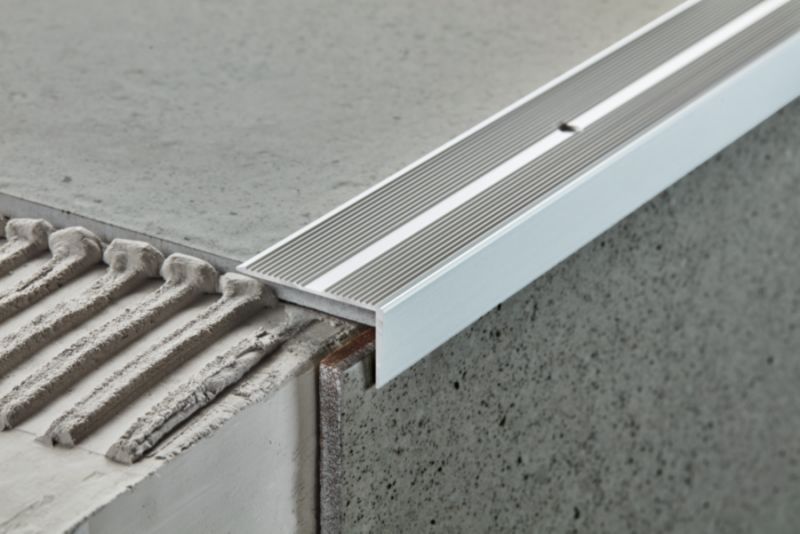 Profil schodowy ryflowany Cezar Srebrny 2000x42x22mm aluminium 1 szt.