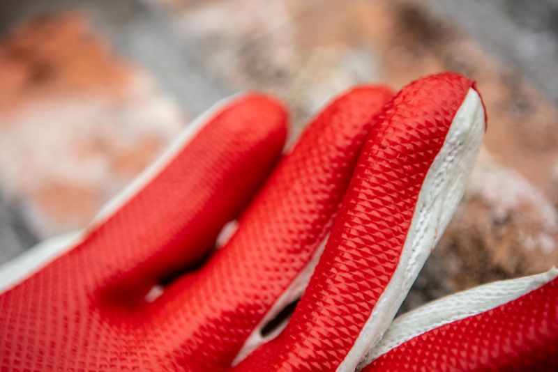 Rękawice robocze NEO TOOLS 65% bawełna i 35% poliester powleczone gumą rozm. 10 biało-czerwone 1 para