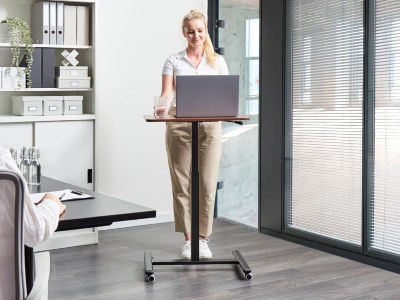 Regulowany stolik pod laptopa 65 x 48 cm ciemne drewno Academia 1 szt.