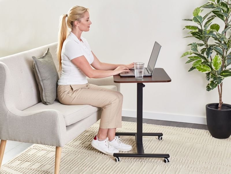 Regulowany stolik pod laptopa 65 x 48 cm ciemne drewno Academia 1 szt.