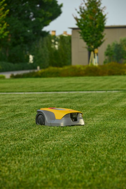 Robot koszący Stiga 1500 m² GPS & kamera AI bezprzewodowy Wi-Fi 24° 18 cm