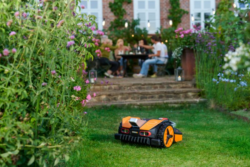 Robot koszący Worx Vision M600 WR206E 600 m² GPS & kamera AI bezprzewodowy Wi-Fi 17° 18 cm