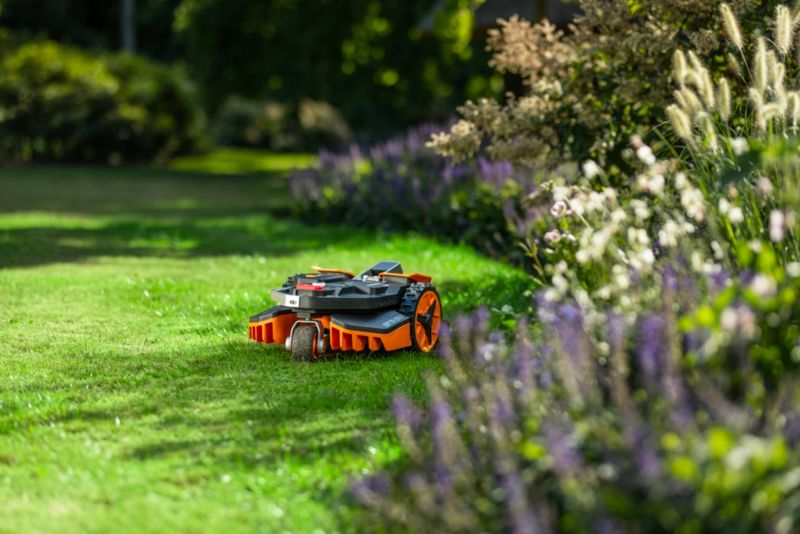 Robot koszący Worx Vision M600 WR206E 600 m² GPS & kamera AI bezprzewodowy Wi-Fi 17° 18 cm