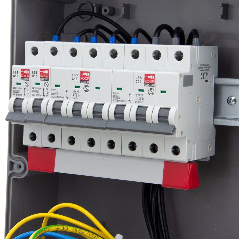 Rozdzielnia elektryczna skrzynka IP65 ELS Elektrotechnika 11NO22C11C11C 32A/5 16A/5 2x230V wyłączniki nadprądowe, do ogrodu 1 szt.