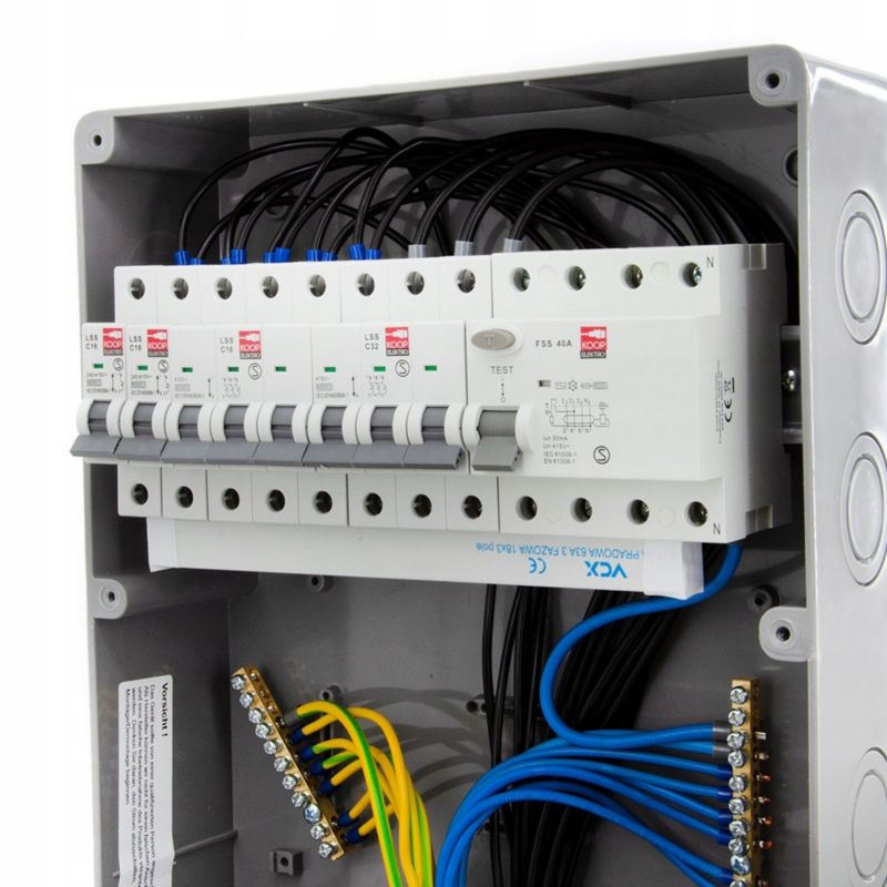 Rozdzielnica budowlana ELS Elektrotechnika 12NO42C21C11CF 32A/5 2x16A/5 4x230V zabezpieczona C16 C32 i różnicówką, gotowa 1 szt.