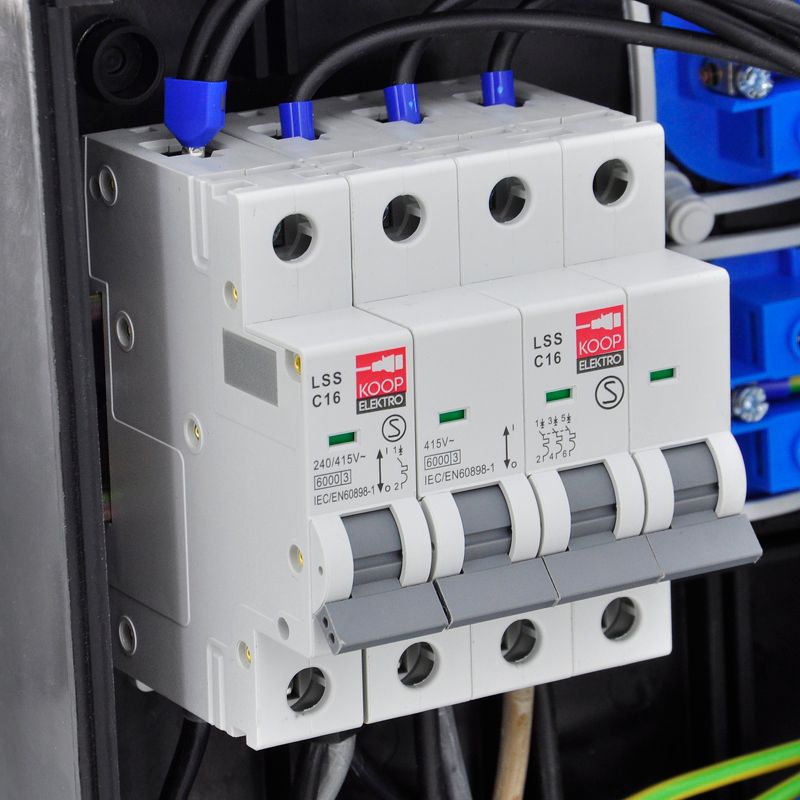 Rozdzielnica przenośna ELS Elektrotechnika 4PO41C11C1W2MC 4x230V 32A/5 16A/5, 2m kabel OnPD z wtyczką 32A/5, zabezpieczona, 1 szt.