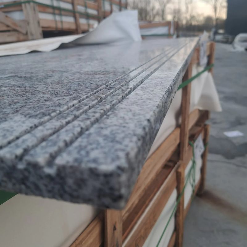 Stopnica granitowa Tiles szara poler ryflowana G603 150x33x2 cm 1 szt.