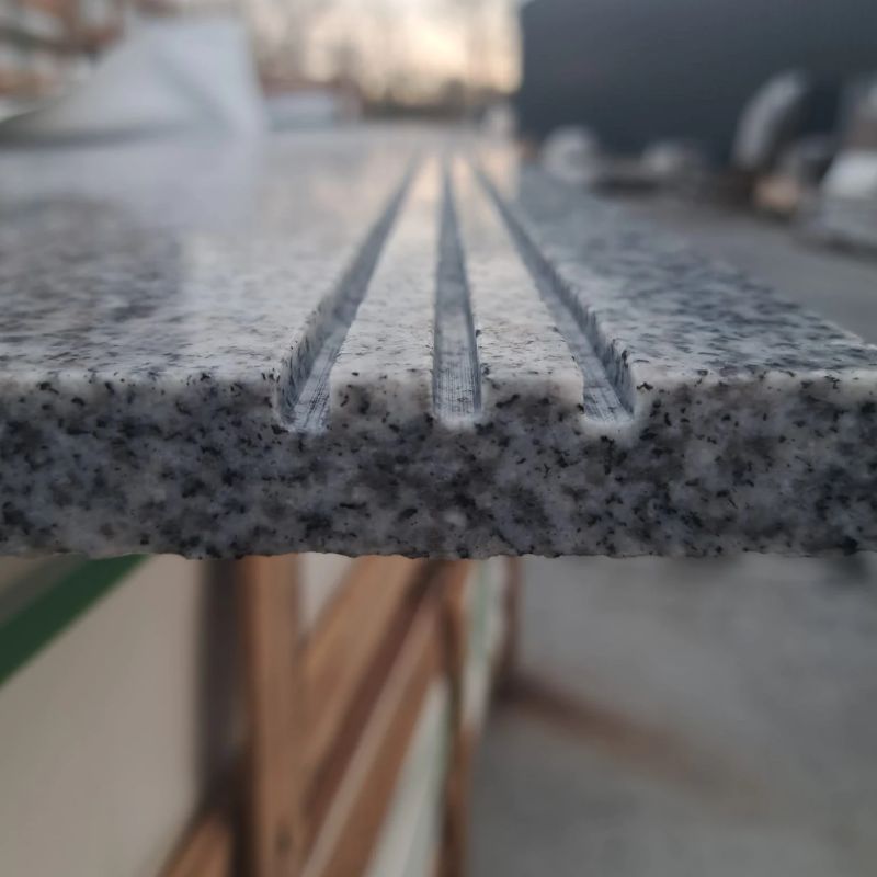 Stopnica granitowa Tiles szara poler ryflowana G603 150x33x2 cm 1 szt.