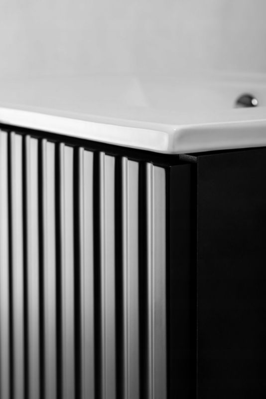 Szafka łazienkowa Furnidea 60 cm czarna ryflowana z nóżkami FLOW 1 szt.