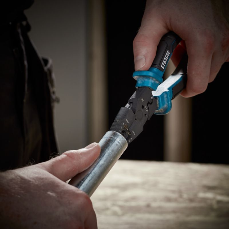 Szczypce długie do kabli Erbauer 210 mm