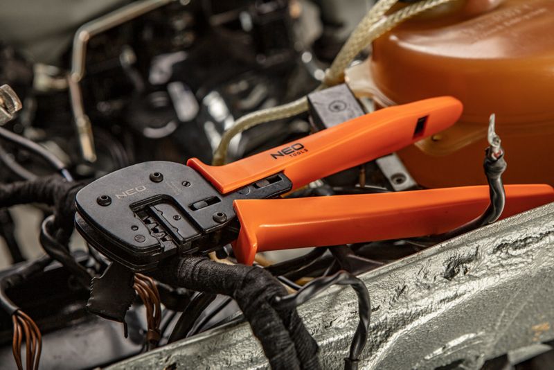 Szczypce NEO TOOLS do zaciskania konektorów fotowoltaicznych MC4 1 szt