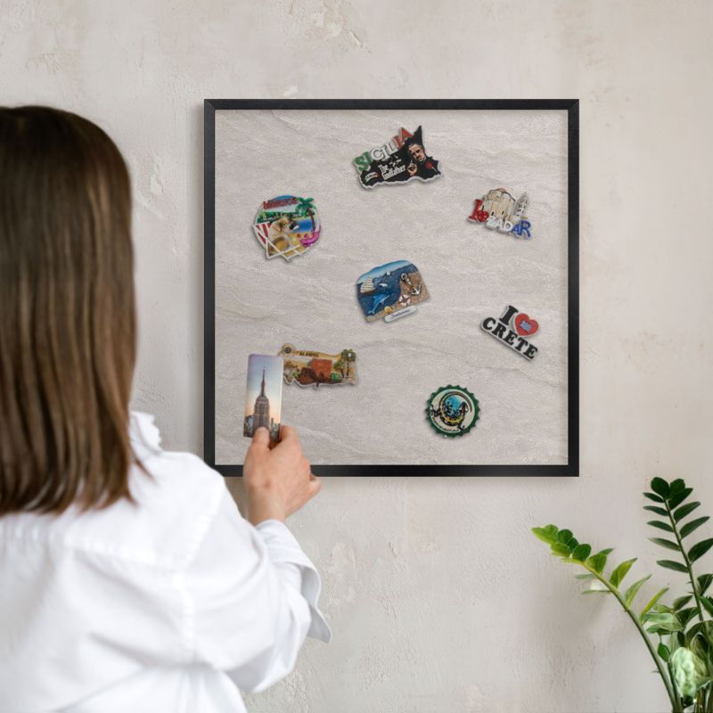 Tablica magnetyczna dekoracyjna Wallfluent 50x50 Delikatna elegancja w czarnej ramie 1szt