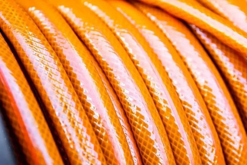 Wąż ogrodowy na małym bębnie ze zraszaczem prostym i złączkami NEO TOOLS, 30 m, 1/2", 1 kpl