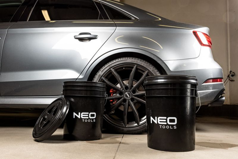 Wiaderko z separatorem i zakrętką NEO TOOLS 1 kpl.