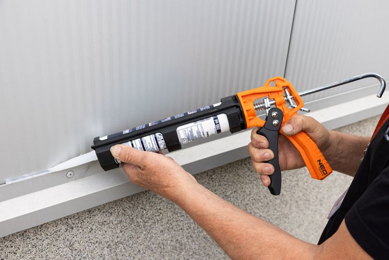 Wyciskacz do tub i mas NEO TOOLS 230mm 1 szt