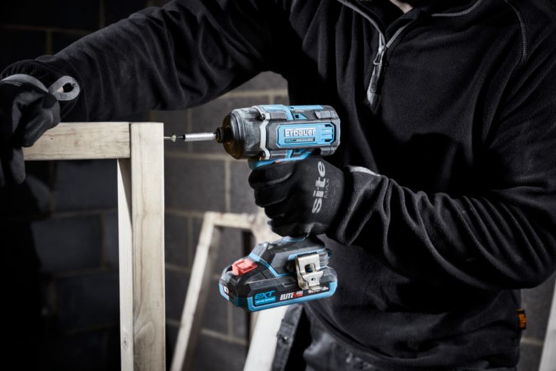 Zakrętka udarowa Erbauer 18 V bez akumulatora