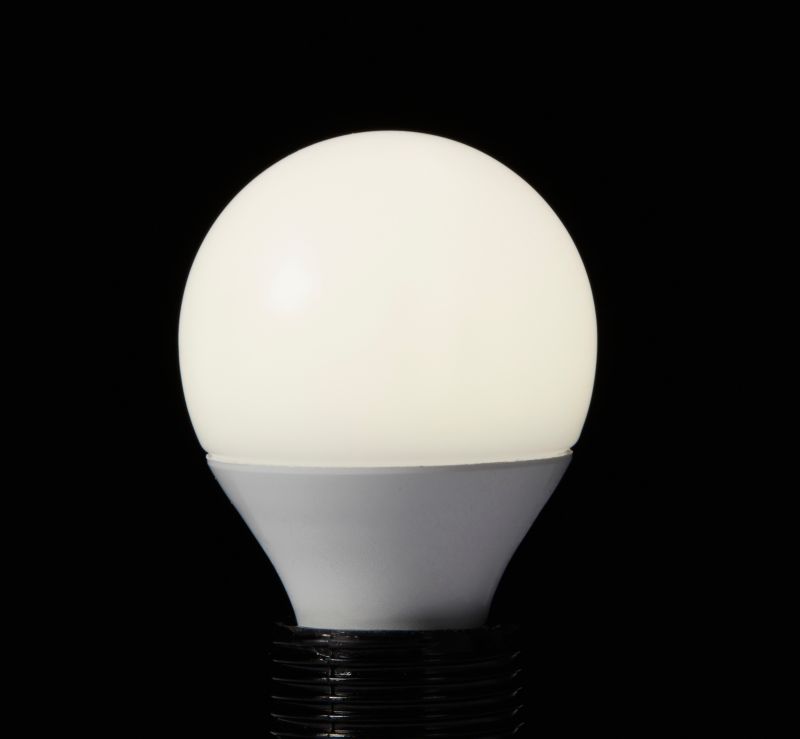 Żarówka LED Diall P45 E14 3,3 W 250 lm mleczna barwa zimna